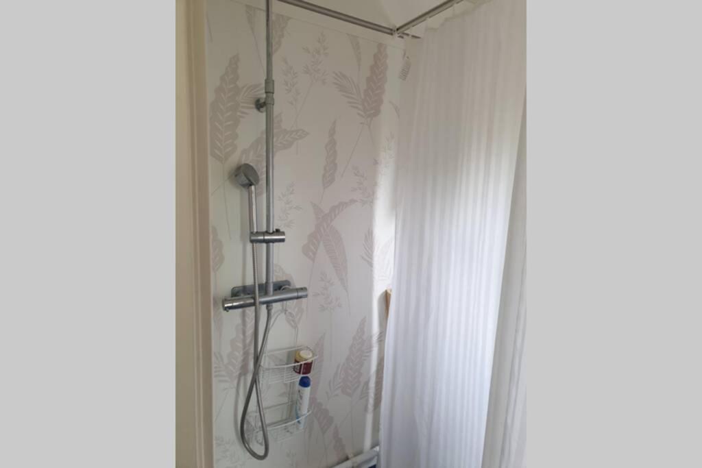 Gaeststuga I Vacker Natur, Bastu, Bubbelpool Sommartid Och Gratis Parkering Naera Ulricehamn Och Lassalyckan, Guesthouse With Nice View With Sauna And Free Parking Close To Dalsjoefors And Fishing Boras Luaran gambar