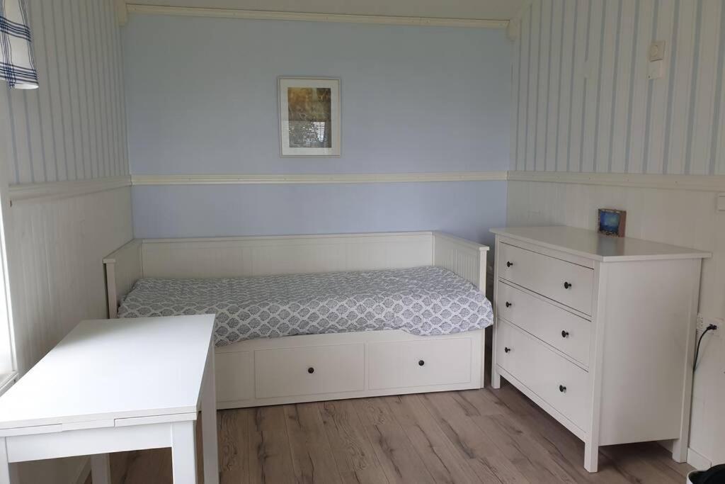 Gaeststuga I Vacker Natur, Bastu, Bubbelpool Sommartid Och Gratis Parkering Naera Ulricehamn Och Lassalyckan, Guesthouse With Nice View With Sauna And Free Parking Close To Dalsjoefors And Fishing Boras Luaran gambar